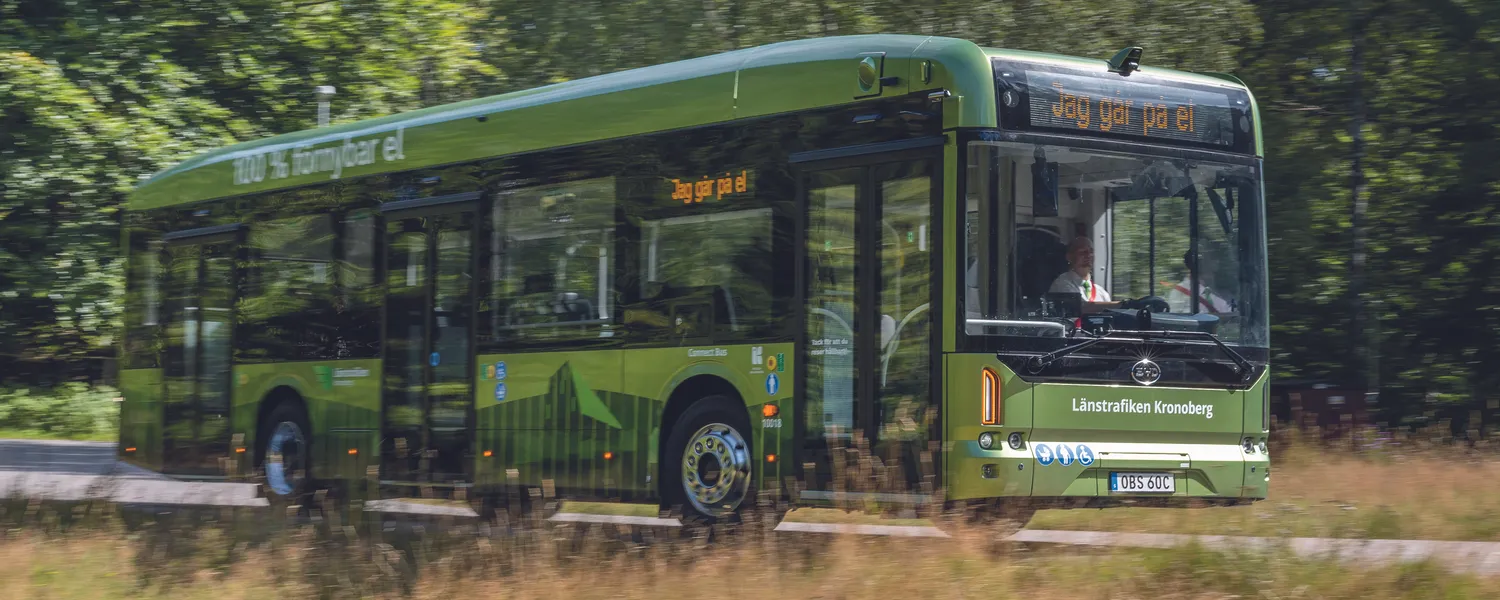 Bild på en ljusgrön stadsbuss.